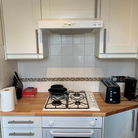 Complete 1 Bedroom Apartment With Wi-Fi, Kitchen, Tv In Heart Of Chiswick, London Exteriör bild