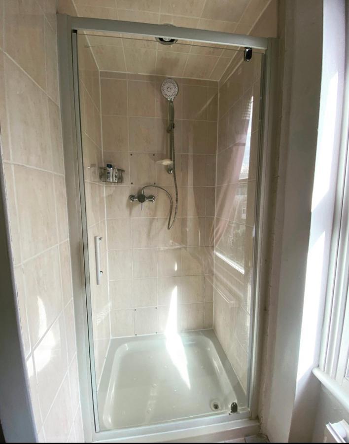 Complete 1 Bedroom Apartment With Wi-Fi, Kitchen, Tv In Heart Of Chiswick, London Exteriör bild