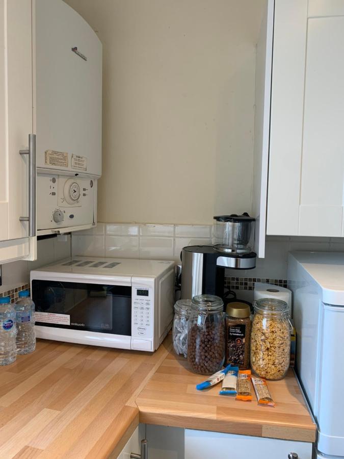 Complete 1 Bedroom Apartment With Wi-Fi, Kitchen, Tv In Heart Of Chiswick, London Exteriör bild