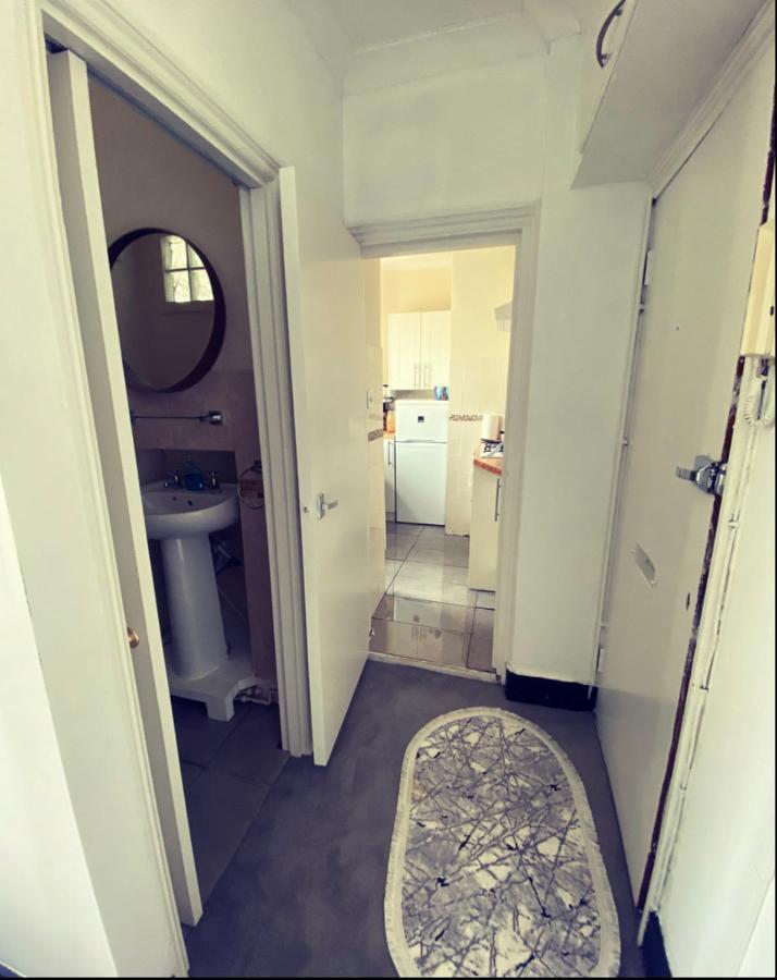 Complete 1 Bedroom Apartment With Wi-Fi, Kitchen, Tv In Heart Of Chiswick, London Exteriör bild