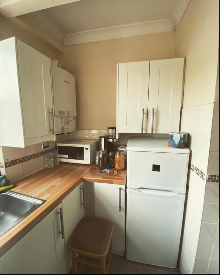 Complete 1 Bedroom Apartment With Wi-Fi, Kitchen, Tv In Heart Of Chiswick, London Exteriör bild